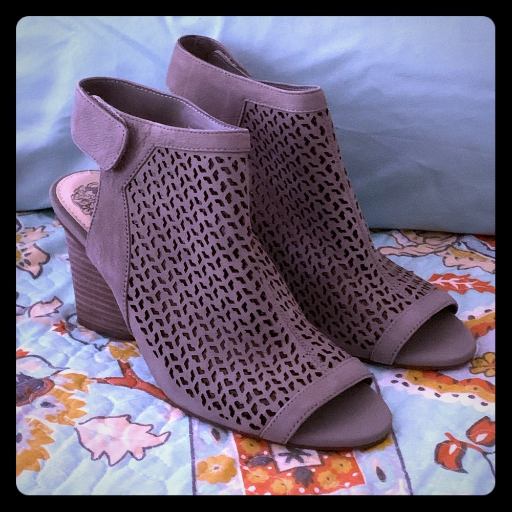 Vince Camuto leather sandal